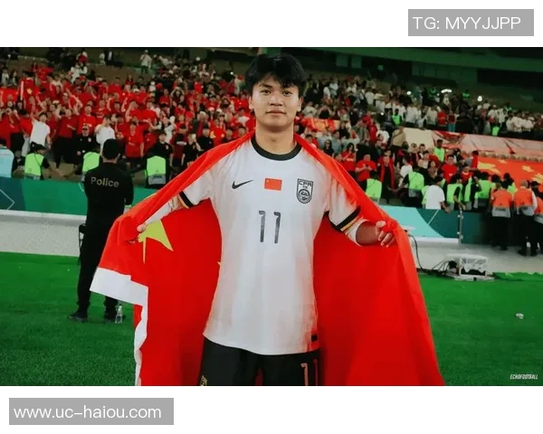 杨希与蒯纪闻社媒互动引发加盟海港猜想蒯纪闻回应上海港问题